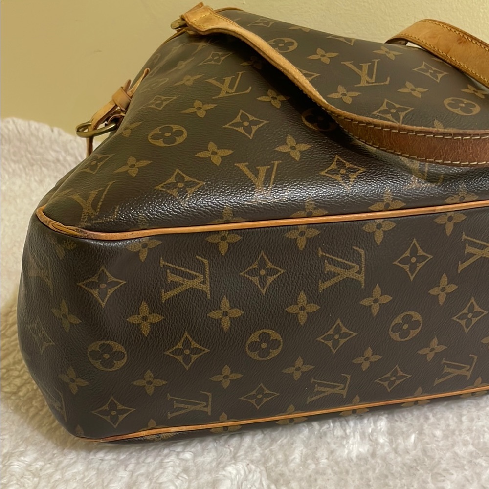 Louis Vuitton Monogram Canvas Brown Shoulder Bag with Tan Leather Handles - Picture 7 of 14